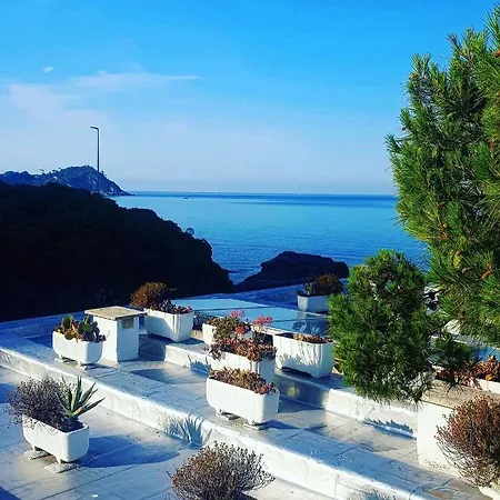 Hotel La Scogliera 2*