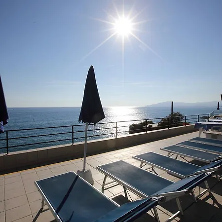 La Scogliera Hotel Cavi di Lavagna