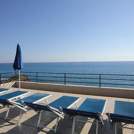 La Scogliera Hotel 2*
