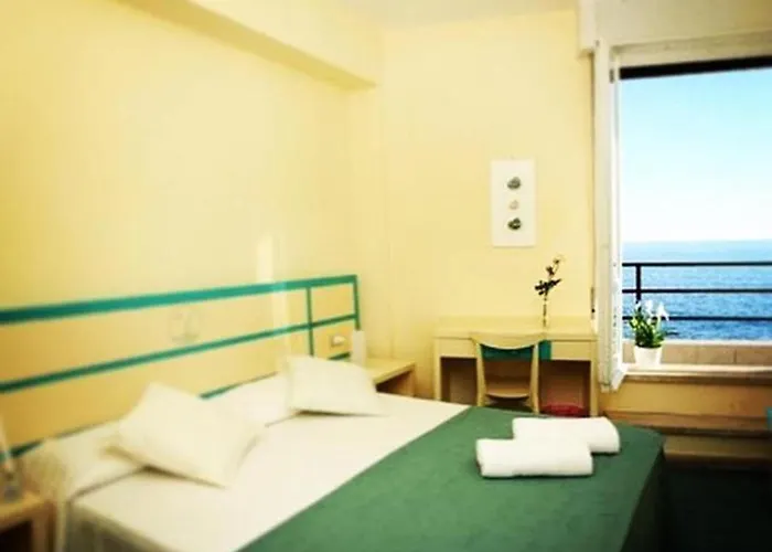Hotel La Scogliera Cavi di Lavagna