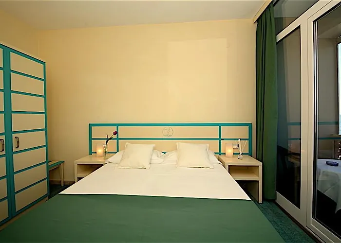 Hotel La Scogliera 2*