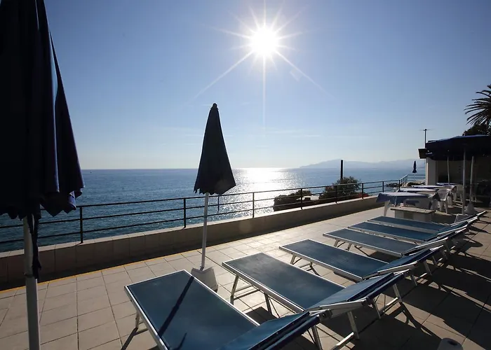 La Scogliera Hotel Cavi di Lavagna