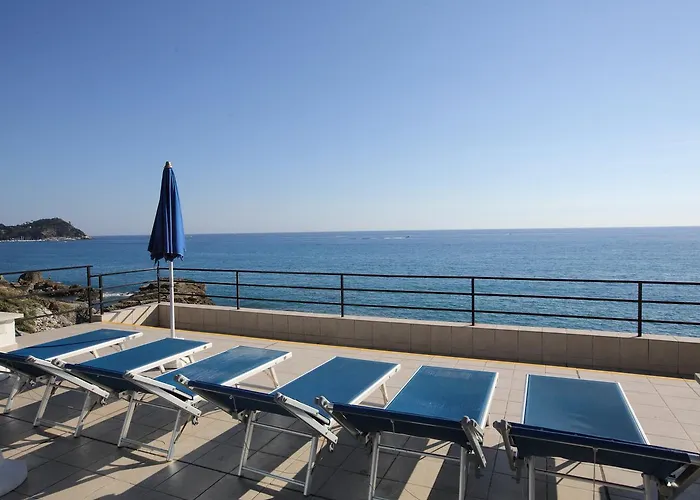 La Scogliera Hotel 2*